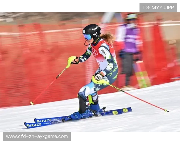 冬奥滑雪大回转选手节奏极稳