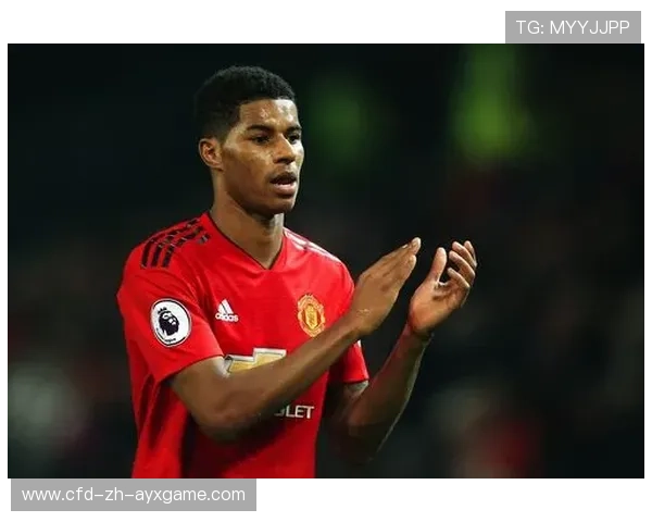 拉什福德门前冲顶补射得手