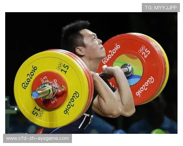 举重训练营为学员提供个性化训练周期表提升效率，举重日常训练视频