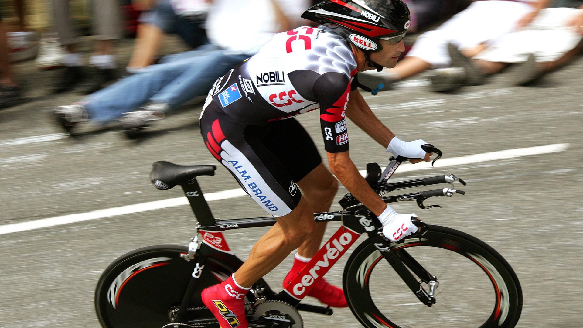 AI裁判逐步实现全场无缝监控,比赛判罚变得更加科学和公正,ai裁判最早应用于哪一年的体操